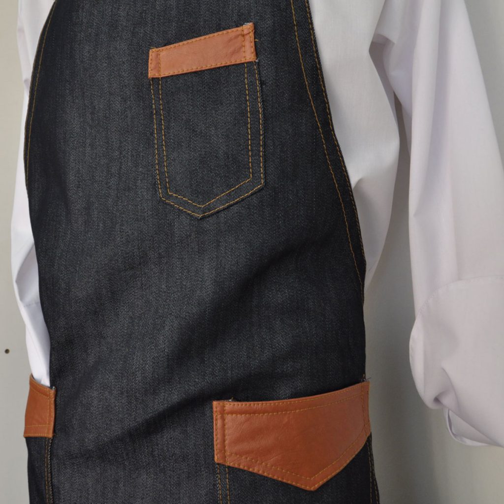 DELANTAL-DE-JEAN-CON-CUERINA-2